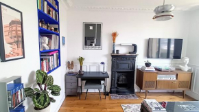 Sunny & stylish 2-bedroom in Viet-Namese district